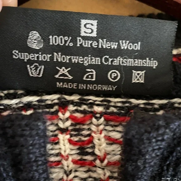 Dale of Norway Navy Blue and Red Knit Sweater. Classic Collection. - Picture 5 of 8